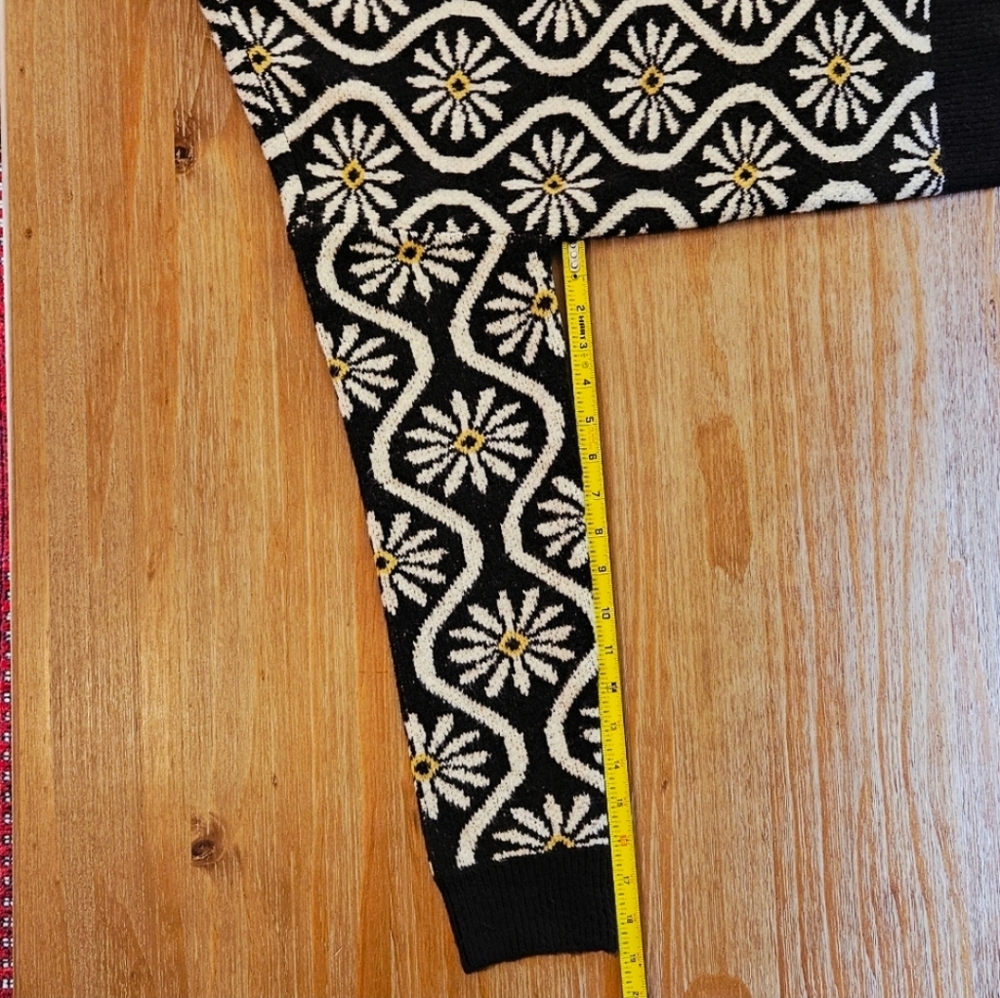 Volcom Daisy Cardigan 💛🖤🤍 - Picture 7 of 10